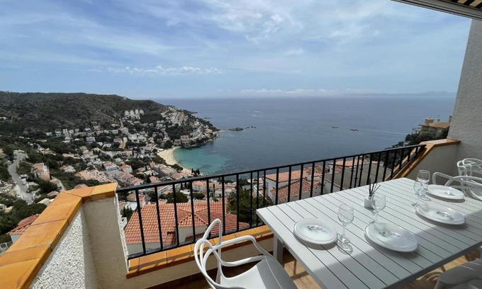 Almadraba-Canyelles Apartment | Garbinell