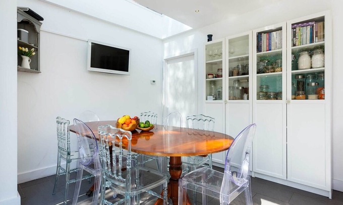 Queen's Park Apartment | Garden Deluxe. - Three Bedroom Apartment, Sleeps 6