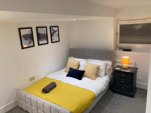 Rochester East Ward Apartment | Garden Flat in City Centre with Parking