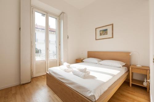 Zona Farini Apartment | Garibaldi & Isola District Functional Apartment