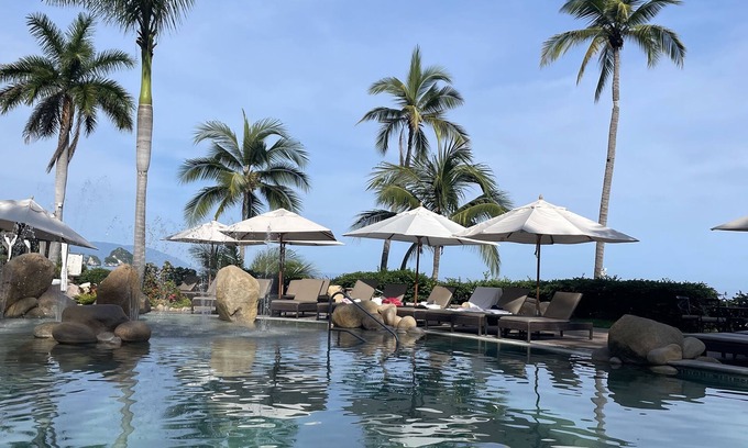 Ex Hacienda El Pitillal Resort | Garza Blanca 5 Diamond Resort: Stunning 3 Bedroom Beach Lockoff