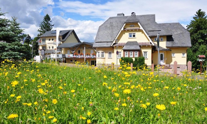 Oberhof House | Gaststätte & Pension Waldschlösschen