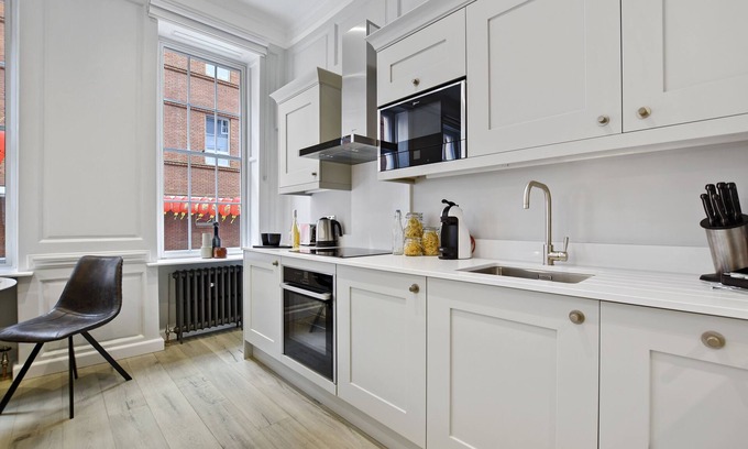 Chinatown Apartment | Gerrard Place by Aeria Apartments