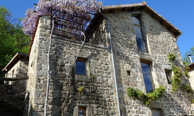 Gluiras House | Gite de Chapelèche les Glycines Pour 8 à 10 Personnes