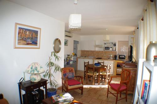 Sainte-Lucie-de-Tallano House | GITE , Maison de vacances avec extérieur et terrasse fleurie meublé tourisme 3 étoiles