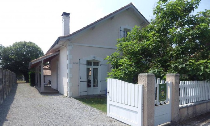 Sainte-Eulalie-en-Born House | Gite Sainte-Eulalie-en-Born, 5 bedrooms, 10 persons