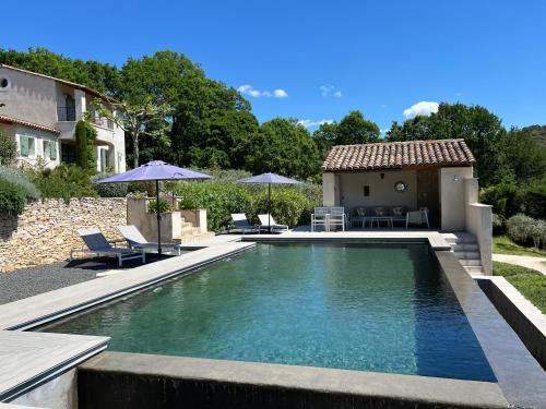 Saint-Saturnin-les-Apt Apartment | Gite with Pool, 900 metres walk to Saint Saturnin Les Apt