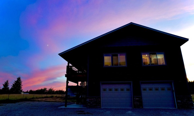 Columbia Falls Ski Chalet | Glacier Country Chalet-Stunning Mountain Views