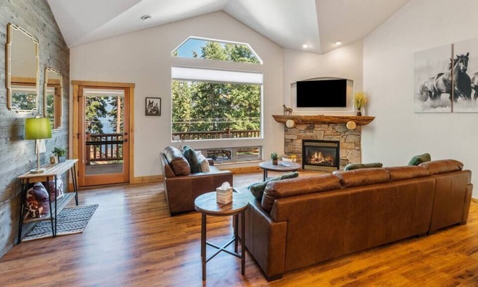 Somers Cabin | Glacier Getaway | Lakeside Views | Sleeps 8