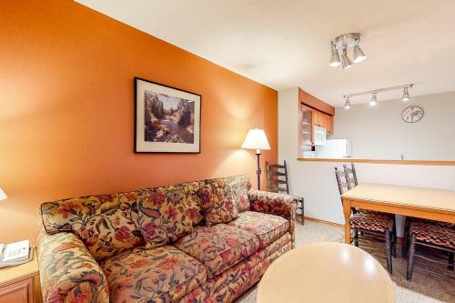 Village North Apartment | Glacier's Reach 115
