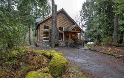Warnick House | Glacier Springs Cabin 20 - Elegant Country Home