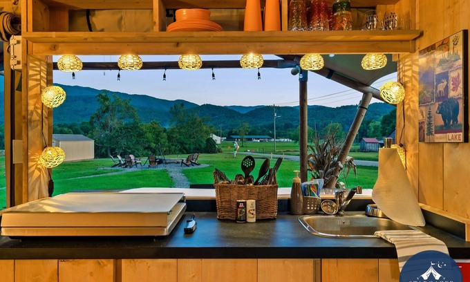 Wears Valley RV Rental | Glamp Near GSMNP|Heat|AC|WiFi|Pet Friendly Conveniently Located