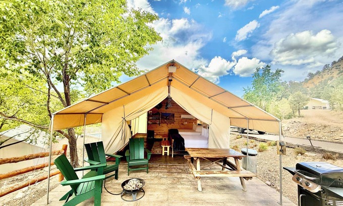 Orderville RV Rental | Glamping tent basecamp between Zion & Bryce w/AC