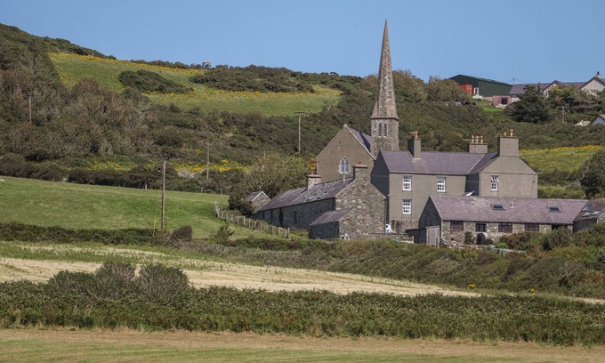 Cylch-Y-Garn Cottage | GLAN YR AFON, family friendly, country holiday cottage in Llanfaethlu