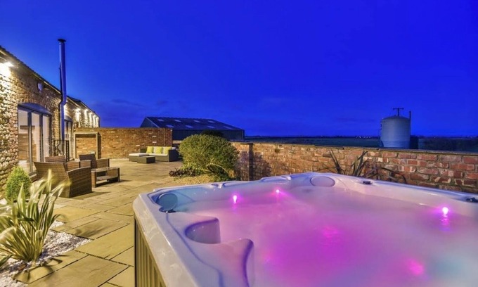 Lincoln House | Glebe Farm 4br, Sleeps 11, Hot Tub, Pet Friendly