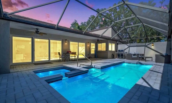 Glen Oaks House | Glen Oaks Villa Getaway w/Htd Pool