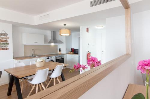 Canet de Berenguer Apartment | Global Properties, Apartamento de 2 habitaciones con terraza y vistas al mar