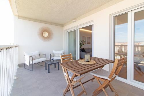 Canet de Berenguer Apartment | Global Properties, Moderno apartamento con piscina y terraza en la playa de Canet
