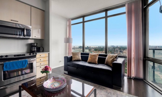 Bay Cloverhill Condo | GLOBALSTAY. 3 BR Panoramas Lake Ontario
