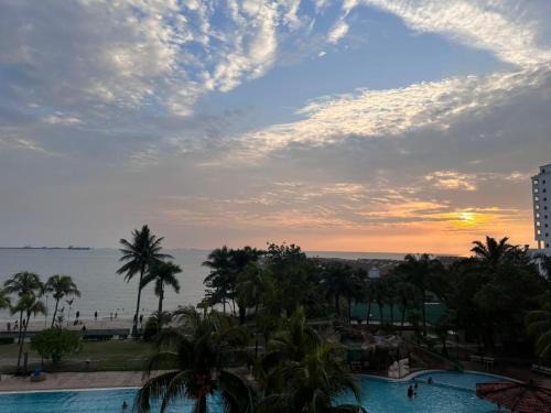 Taman Tanjung Apartment | Glory Beach SeaView 3BR NextLvl Homestay