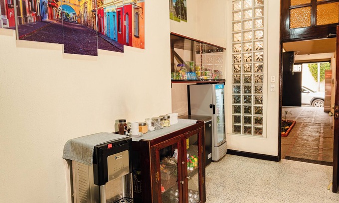 Zona 13 Apartment | Gold House