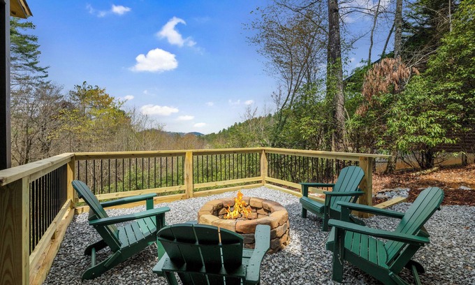 Ridgeline Vistas Cabin | Golden Getaway- Mineral Bluff GA
