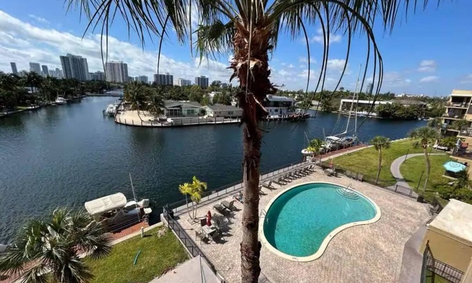 Hallandale Beach Condo | Golden Isles Hallandale Water view