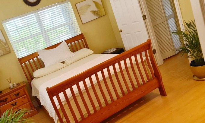 Bodden Town Condo | Golden Palms Private Queen Suite & Pool - Solo Traveller Paradise