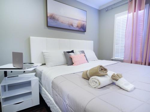 Sioux City Apartment | Golf Course Views House