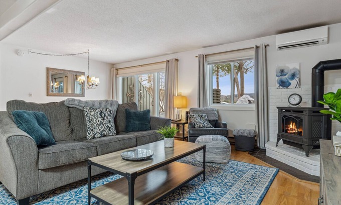 West Hartford Condo | Golf, Lake Pinneo & The Club - Windsor Village 4C