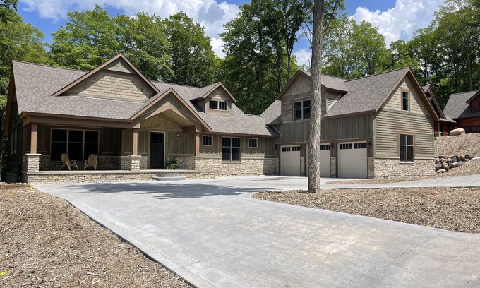 Boyne City House | Golfers and Skiers Delight! Amenities galore in Boyne Mountain ski in/out fast!