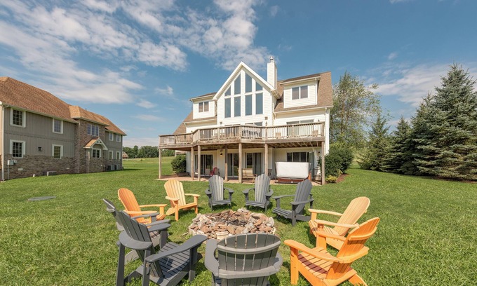 Waterfront Greens House | Good Life: Lakefront, Dogs Welcome, Dock Slip, Hot Tub!
