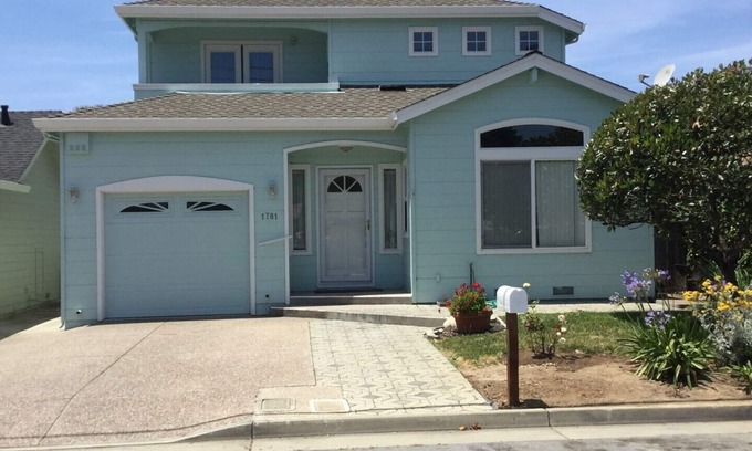 Capitola House | Gorgeous 3 Bedroom house close to the Beach!