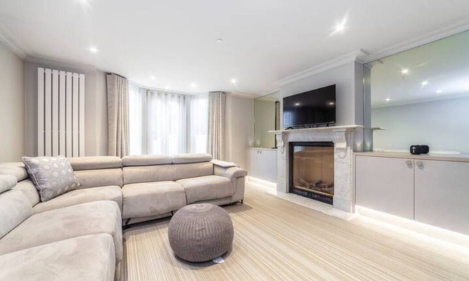 Shaftesbury Apartment | Gorgeous 4 Storey 4 BDR flat - Smarthost