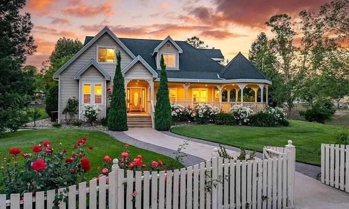 Atascadero House | Gorgeous 6BR Estate Epic Yard and Barn