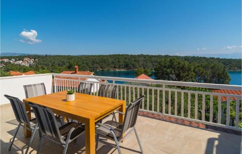 Vrboska Apartment | Gorgeous Apartment In Vrboska