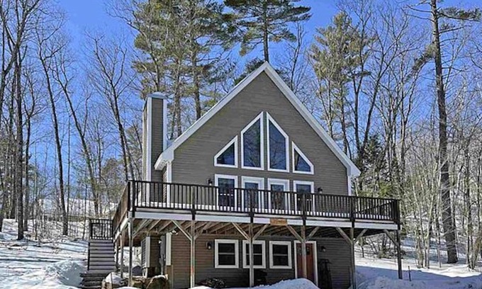 North Conway Ski Chalet | Gorgeous Family Retreat in North Conway!