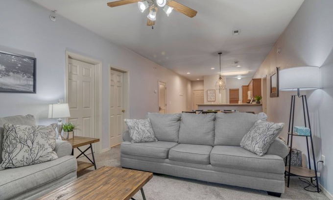 Branson West Condo | Gorgeous family-sized golf course level condo. Sleeps 11. 3 min to SDC!