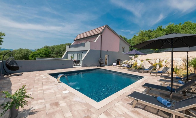 Imotski House | Gorgeous home in Donji Vinjani