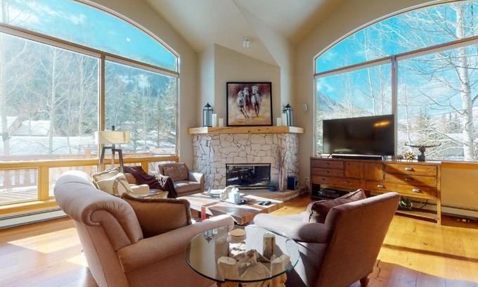 Vail House | Gorgeous home in Quiet East Vail