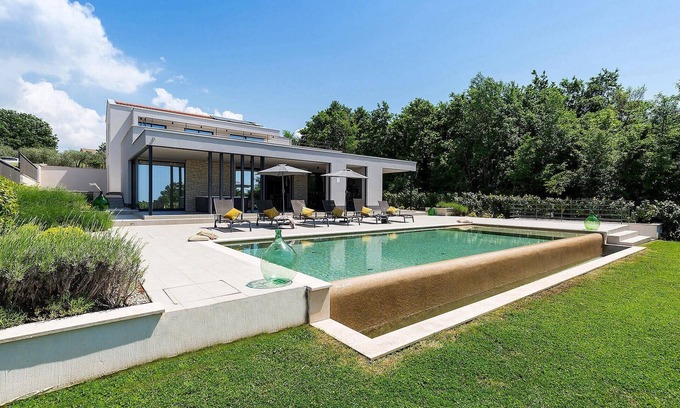 Medvidici House | Gorgeous home in Sveti Lovrec