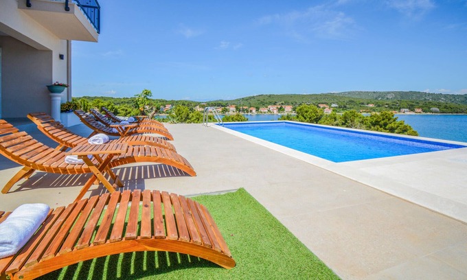 Veli Rat House | Gorgeous home in Veli Rat with WiFi