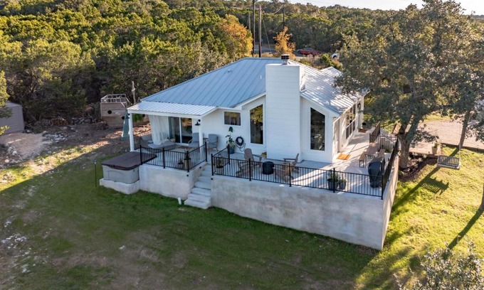 New Braunfels House | Gorgeous Home with Hot Tub 5min from the River