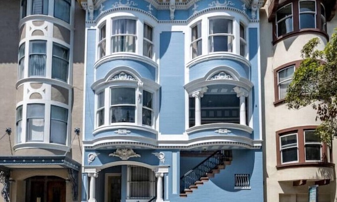 Nob Hill House | Gorgeous Large Victorian Top Flat in the heart of San Francisco
