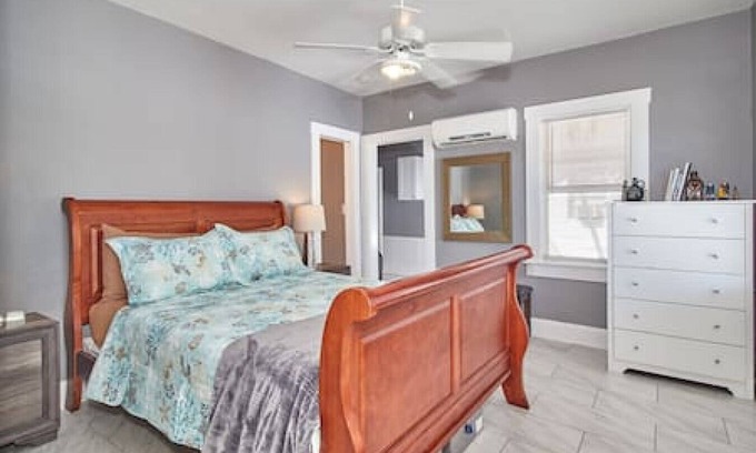 Oakford Park House | Gorgeous Loft Apartment - Centrally Located Tampa