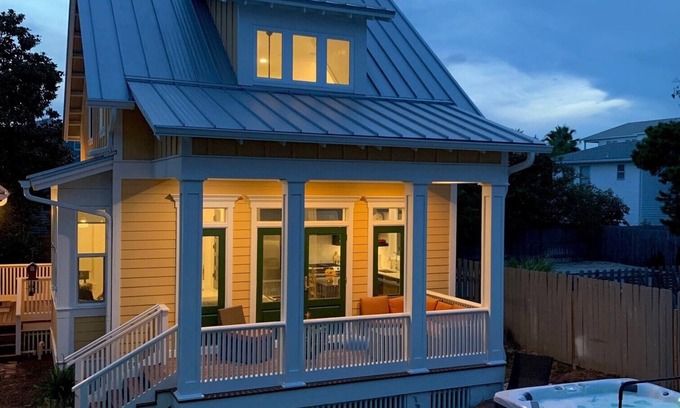 Crystal Beach Cottage | Gorgeous new beach cottage in fantastic location!