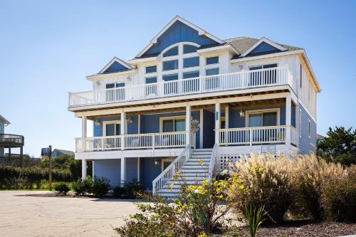 Whalehead Beach House | Gorgeous Semi-Oceanfront Home in Whalehead