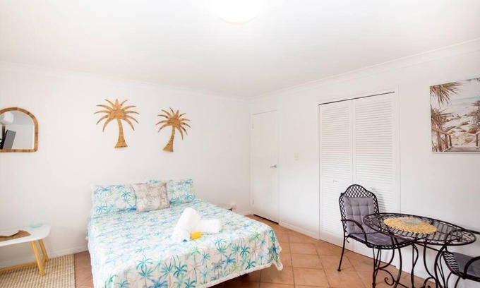 Point Lookout Apartment | GORGEOUS STUDIO + 100M TO BEACH + POOL
