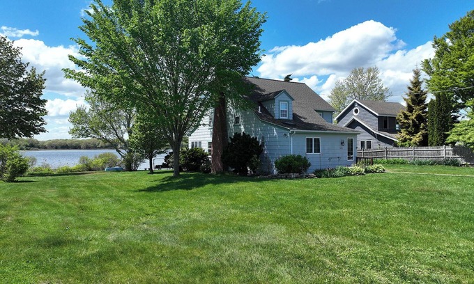 North Kingstown House | Gorgeous Waterfront Home in the Heart of North Kingstown