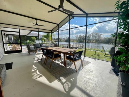 Lemon Bluff House | Gorgeous waterfront home on the St. Johns River